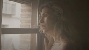 María Burguillos presenta su nuevo single, 'Lazos de hiedra'
