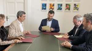 El Ayuntamiento de Cáceres renueva su acuerdo de colaboración para la promoción de la Torta del Casar