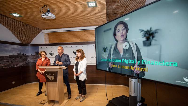 La Diputación de Cáceres inica un curso formativo para la inclusión tecnológica y financiera del mundo rural