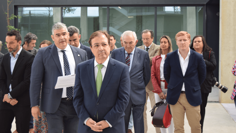 El presidente de la Junta de Extremadura y el alcalde de Badajoz inauguran la nueva sede de Vítaly