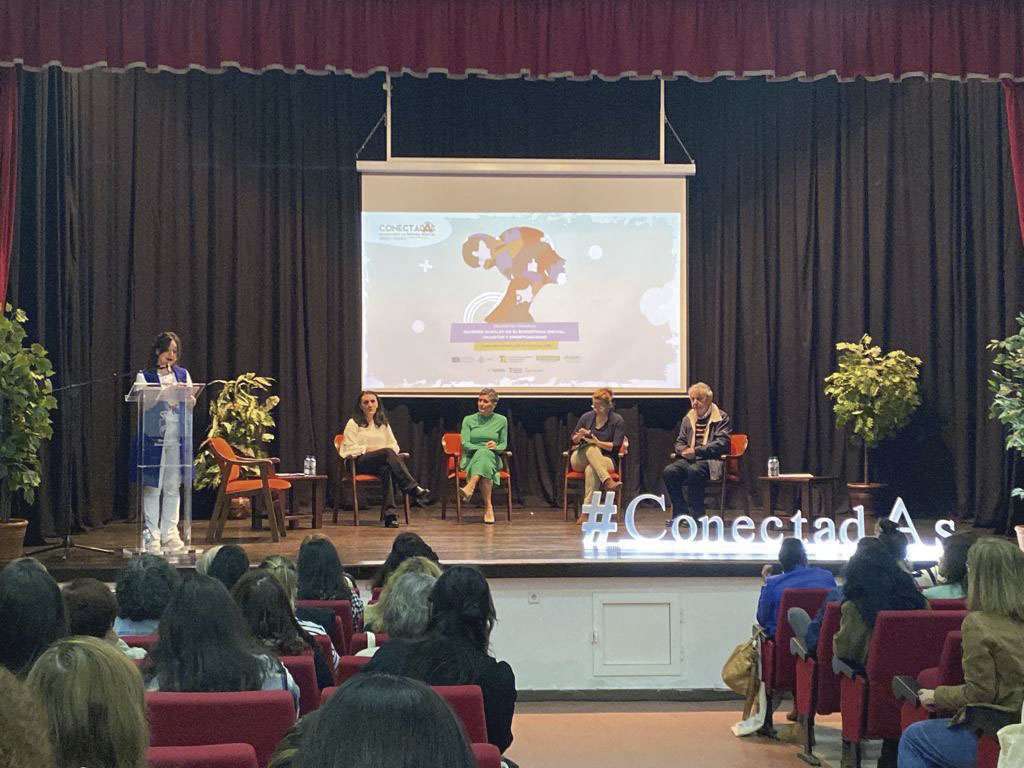Navas del Madroño acoge el encuentro ‘Mujeres rurales en el ecosistema digital: desafíos y oportunidades’. Grada 177. Aupex