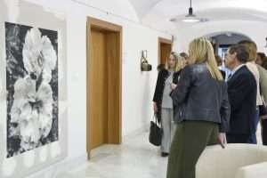 La exposición del Premio internacional de artes visuales ‘Obra Abierta’ llega a la Asamblea de Extremadura. Grada 177