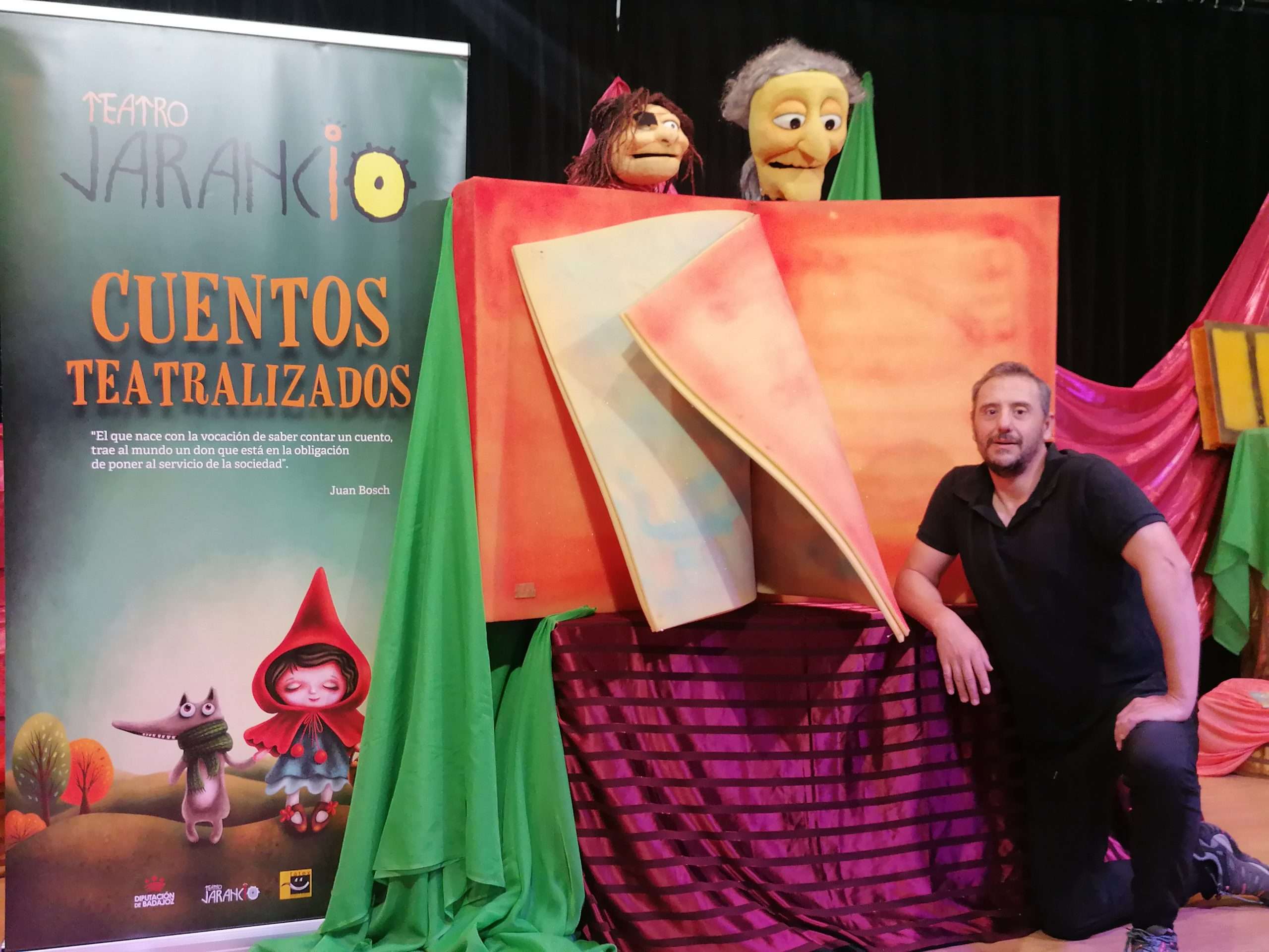 La localidad de Guadiana acoge el espectáculo infantil 'El libro mágico' para animar a la lectura