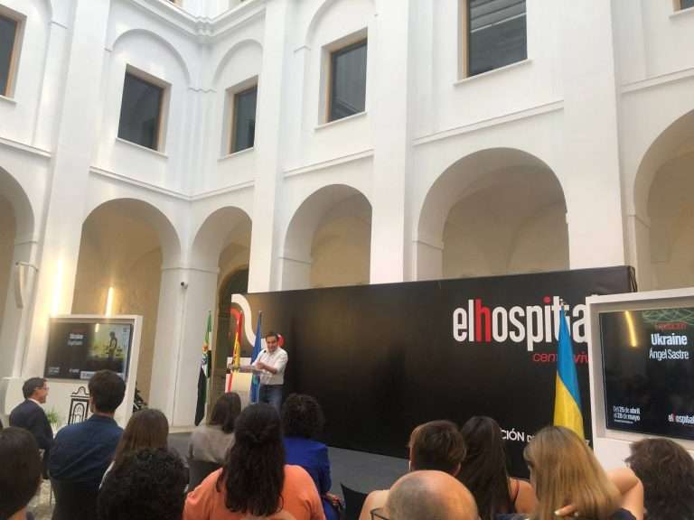 Ángel Sastre presenta en el Hospital-Centro Vivo de Badajoz una exposición animada sobre el conflicto de Ucrania