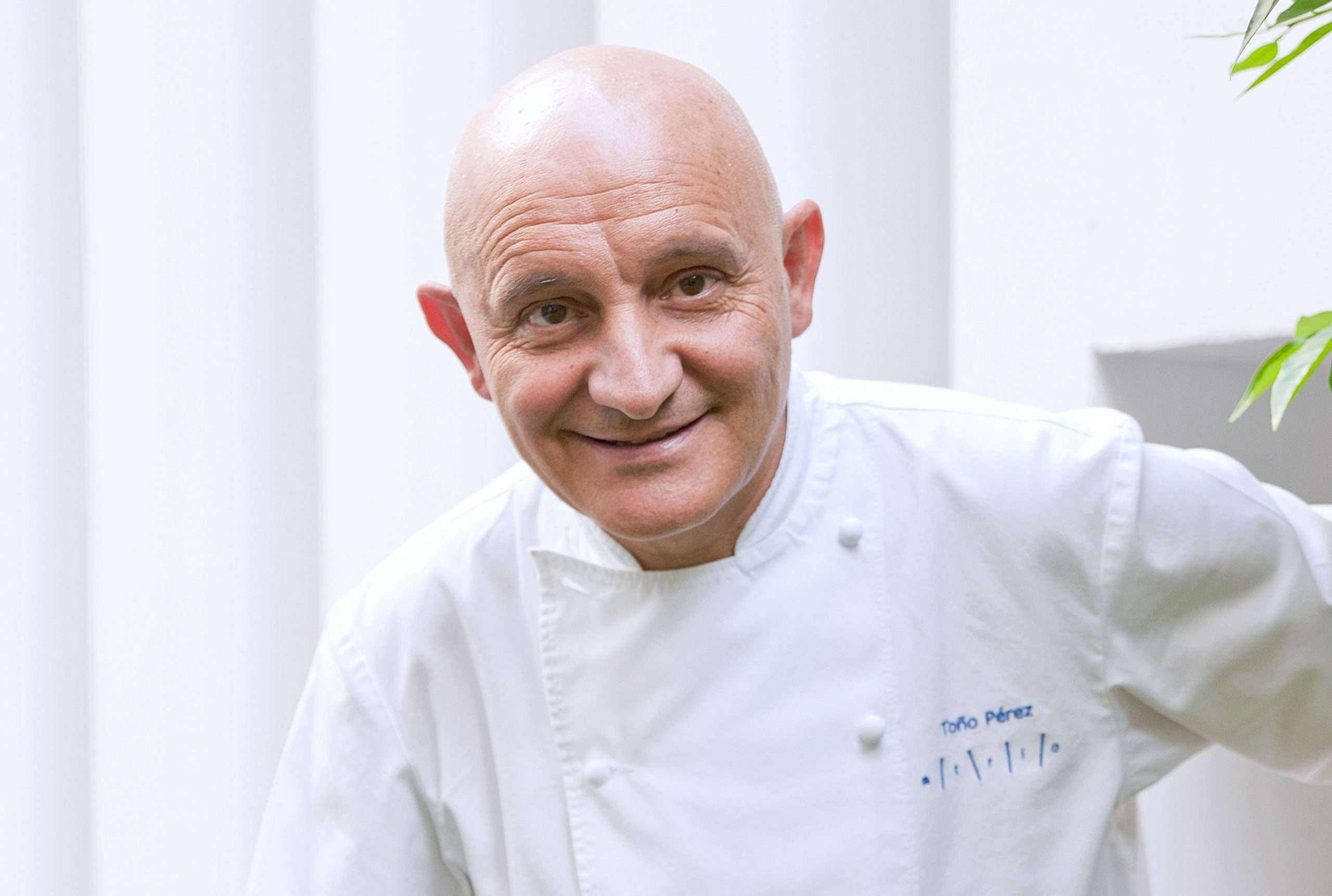 El chef Toño Pérez recibe el Premio a la Excelencia Picota del Jerte 2023