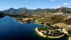 La playa del embalse de Cancho del Fresno en Cañamero consigue la primera bandera azul de la provincia de Cáceres