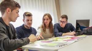 El programa 'Erasmus para Jóvenes Emprendedores' permitirá a los extremeños adquirir experiencia en empresas extranjeras