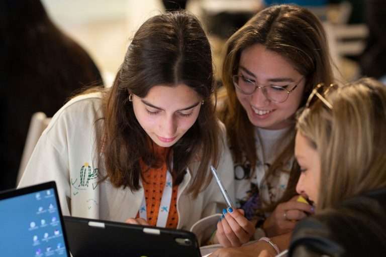 Los centros educativos que impulsen proyectos transformadores pueden optar a ayudas de 5.000 euros de la convocatoria EduCaixa