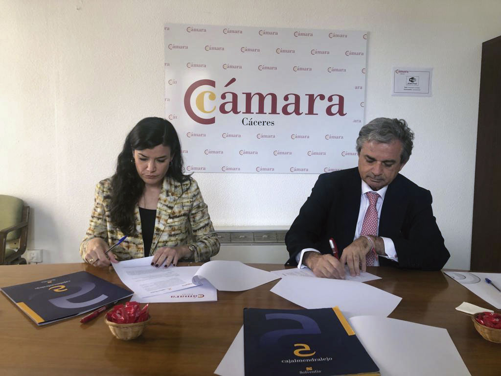 Cajalmendralejo y la Cámara de Comercio de Cáceres promoverán la creación de startups