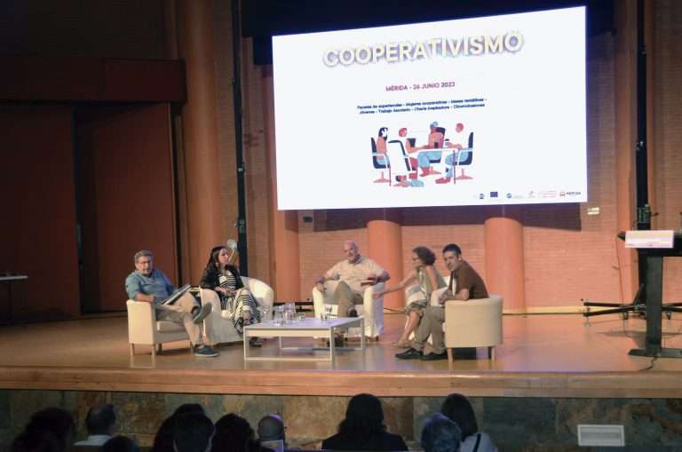 La Fempex defiende la incorporación de la formación en cooperativismo a los programas de aprendizaje-cualificación