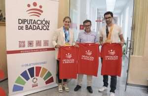 El presidente de la Diputación de Badajoz recibe a los campeones del mundo Estefanía Fernández y Álvaro Martín