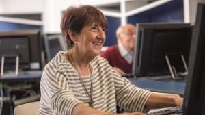 Fundación 'la Caixa' presenta sus nuevos cursos de formación para personas mayores