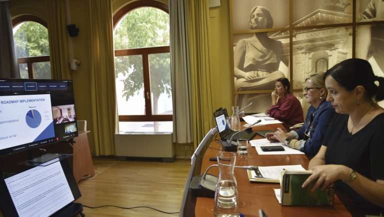 La Asamblea de Extremadura participa en una reunión sobre la implantación de planes de igualdad en los parlamentos