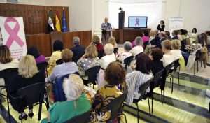 La Asamblea de Extremadura acoge el acto institucional con motivo del Día internacional contra el cáncer de mama