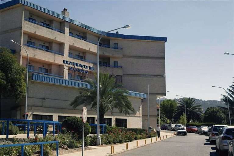 La Junta de Extremadura propone al Ministerio de Derechos Sociales ubicar el centro para enfermos de ELA en Cáceres