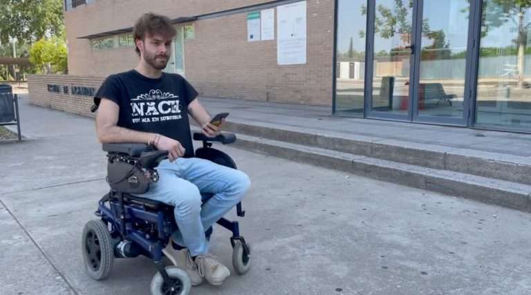 Francisco Gómez crea 'Hermes', la silla de ruedas que se mueve con la voz