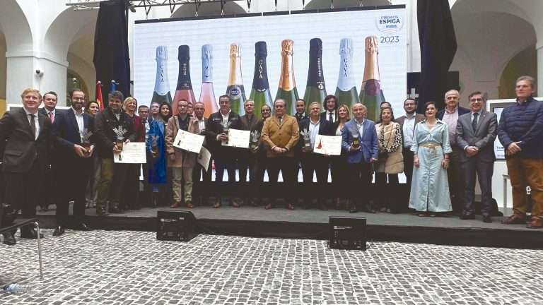 Caja Rural de Extremadura entrega los premios Espiga al jamón con denominación de origen, al cava y a la indicación geográfica Corderex