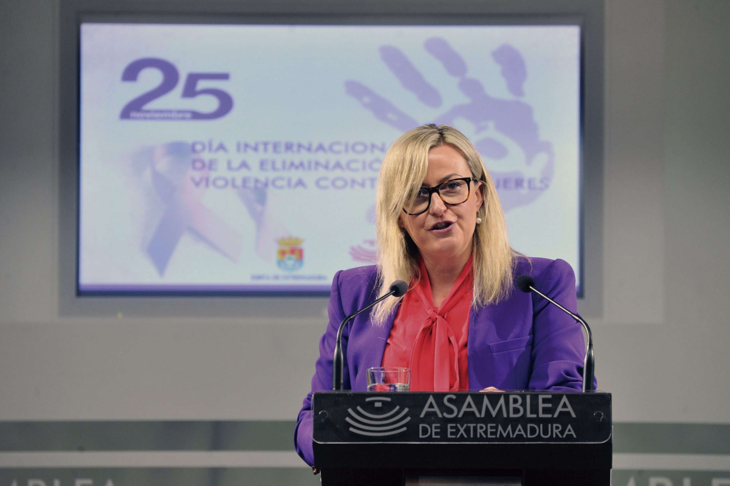 La Asamblea acoge el acto institucional del Día internacional de la eliminación de la violencia contra la mujer