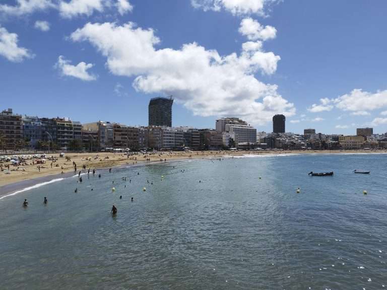 Un baño en la playa de Las Canteras