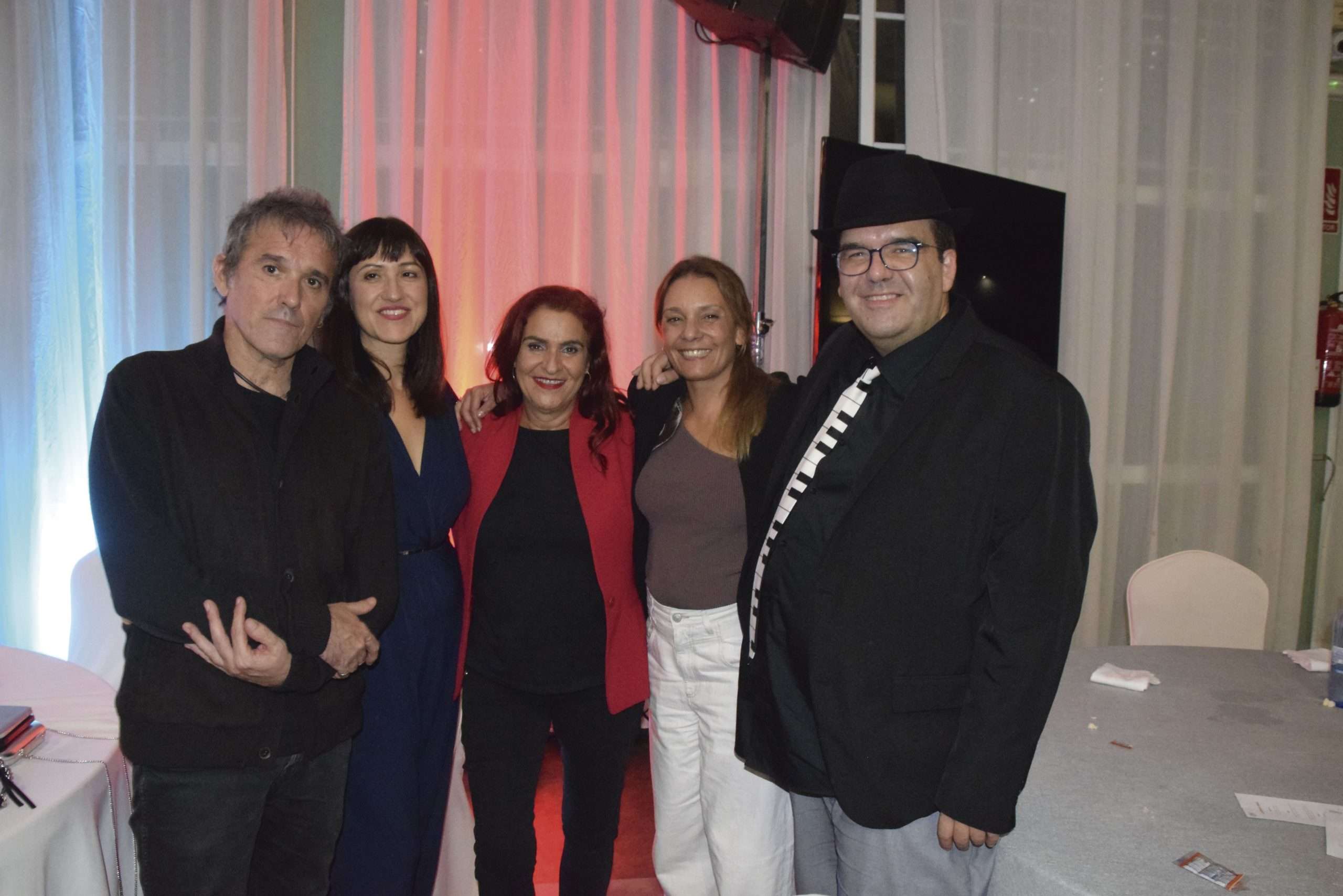 En los Premios Grada 2023, con Gecko Turner, Mamen Vázquez, Lourdes Constantino y Pedro Monty. Foto: Enrique Vidarte