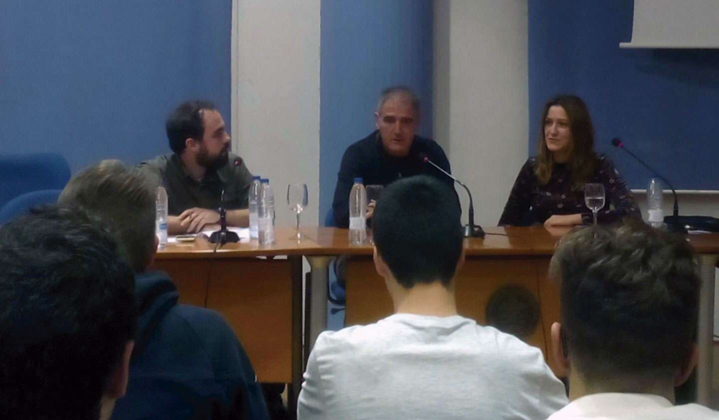 Con Paco Herrera, en una charla en Valladolid. Foto: Cedida