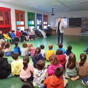 Fernando D'Amico presenta el último libro de su saga 'Game Fútbol' en el colegio Meléndez Valdés de Ribera del Fresno