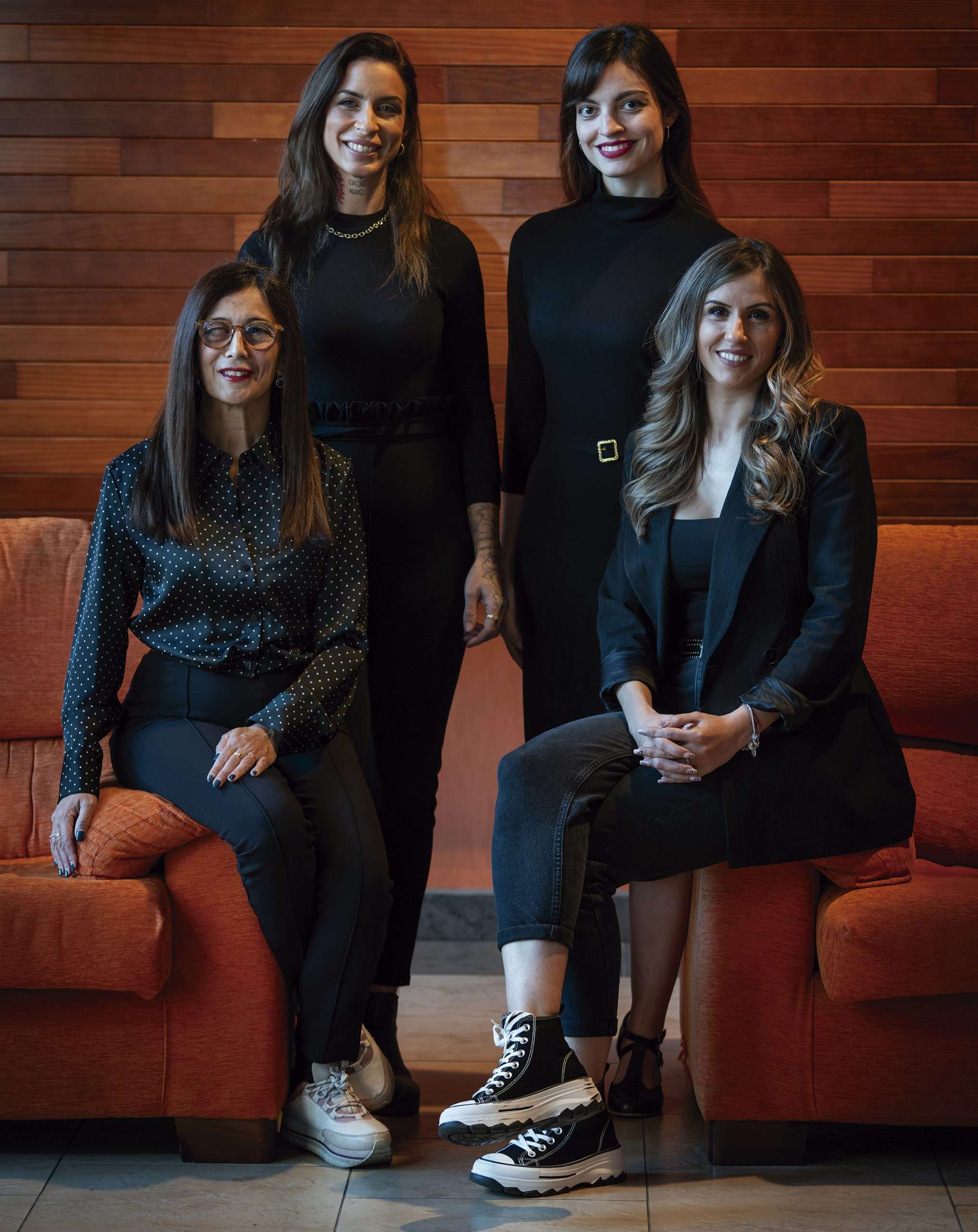 De pie, Lidia Caldeira y Aurora Samino; sentadas, Susana Mangut y Alba Álvarez. Foto: Carlos Criado