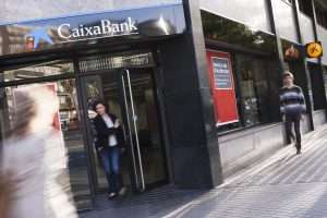 CaixaBank aumenta un 80% sus concesiones de crédito a empresas extremeñas en 2023