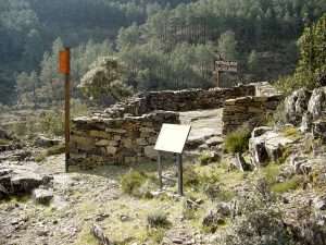 La Diputación de Cáceres promueve la difusión de los petroglifos hurdanos por su interés turístico