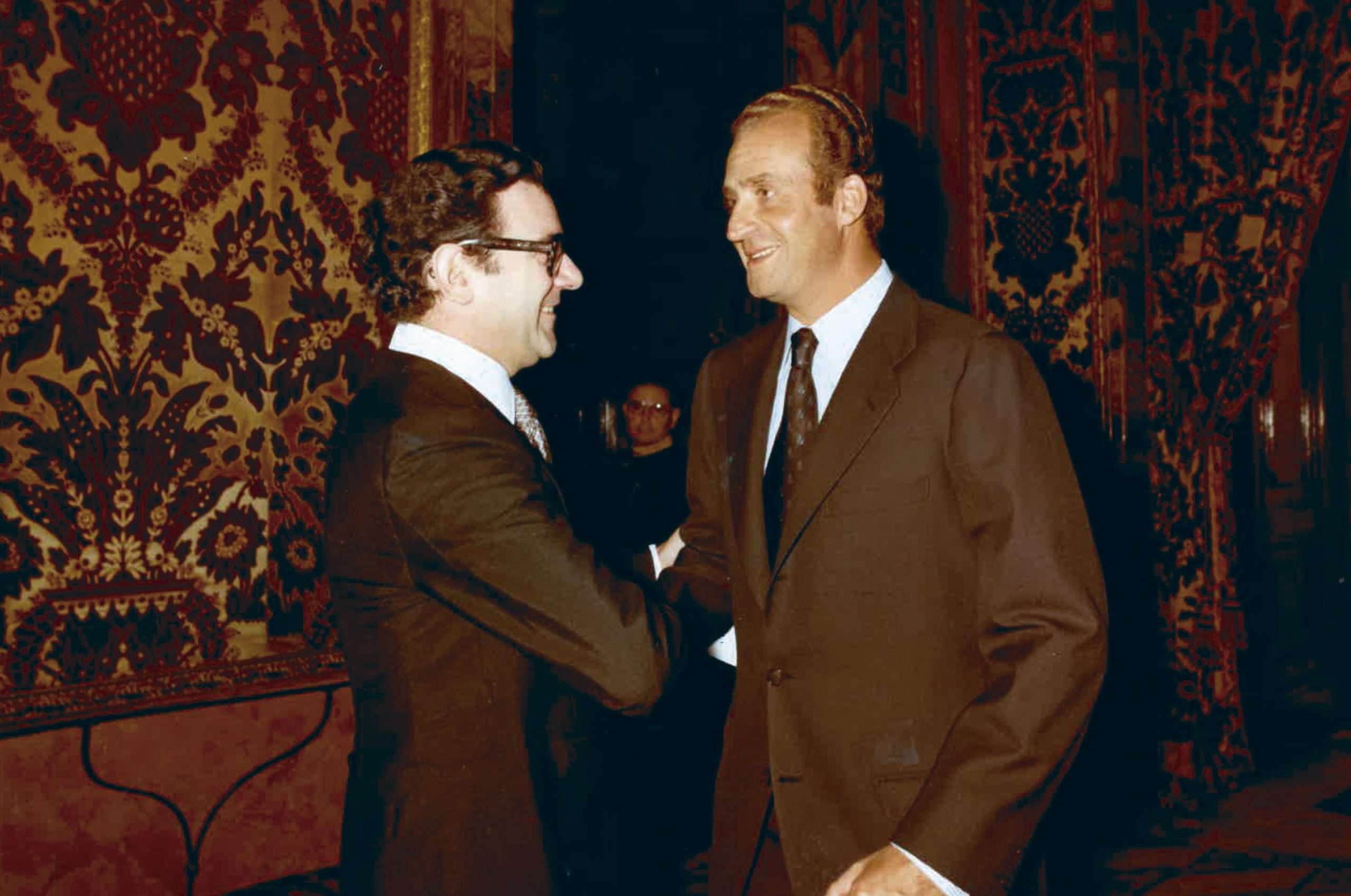 Enrique Sánchez de León con el rey Juan Carlos I. Foto: Cedida