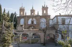 La Diputación de Cáceres restaura la fachada de la iglesia del Monasterio de San Francisco