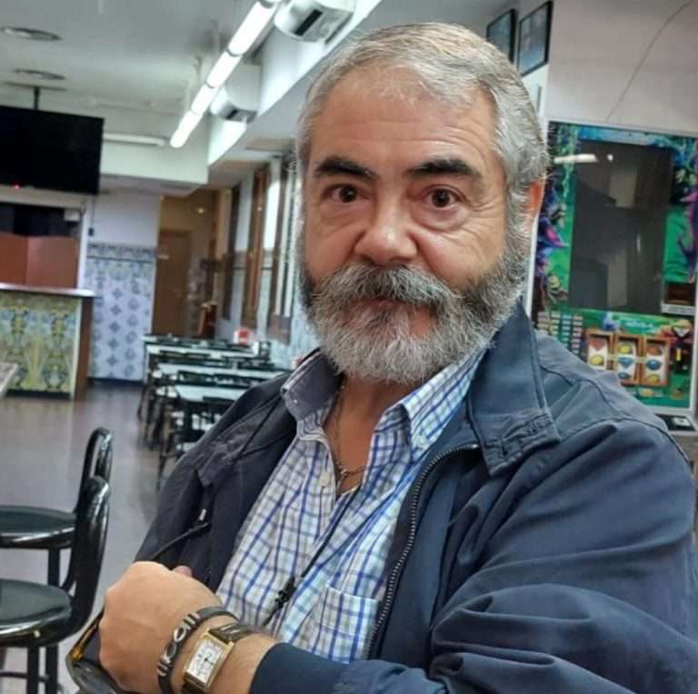 Antonio del Barrio Estremera publica 'Pinceles y rimas, para rosas y espinas'