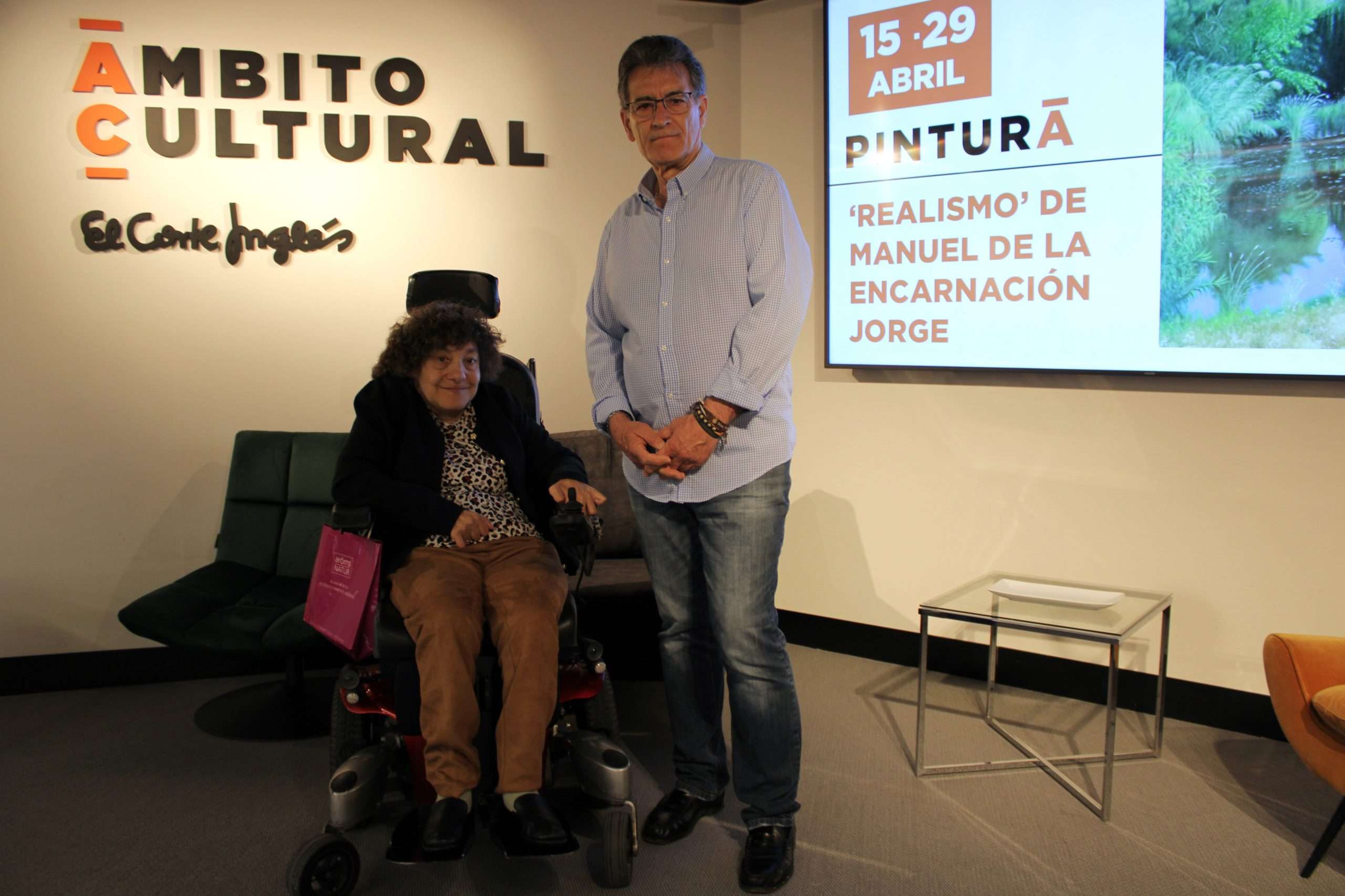 Manuel de la Encarnación expone en El Corte Inglés de Badajoz. “Pinto para hacer feliz a la gente”