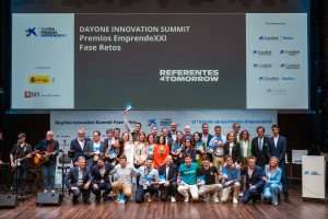 CaixaBank entrega los galardones de la fase de Retos de los Premios EmprendeXXI