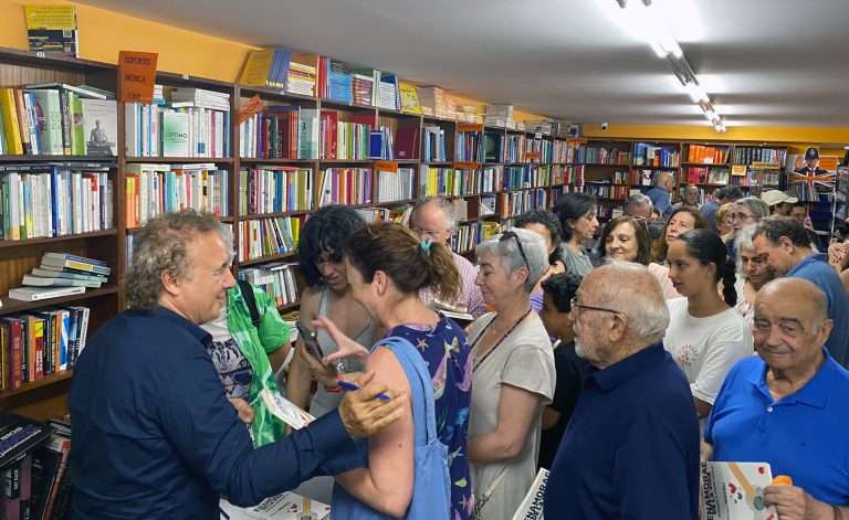 Migueli invita a vivir intensamente con su libro 'Enamorao de la vida'