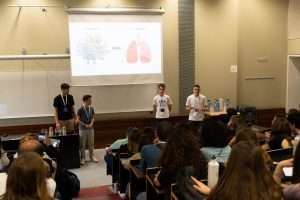 Un estudio de La Caixa revela la importancia de la formación universitaria como ascensor social