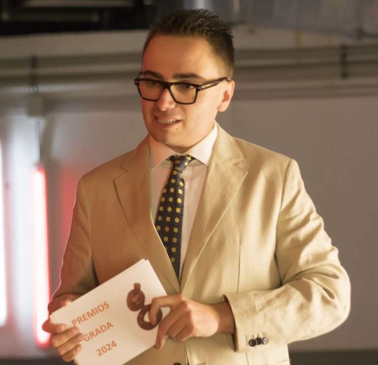 Javier Mendoza concluye sus estudios en Comunicación Audiovisual