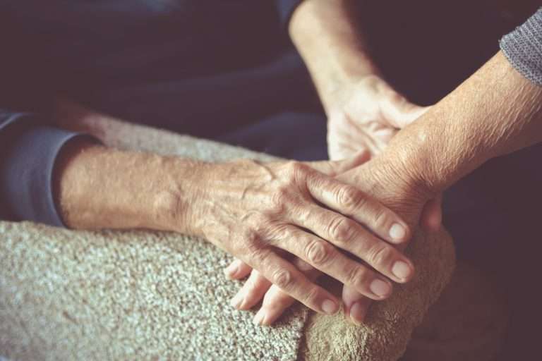 Fundación La Caixa acompaña en el final de la vida a través del Programa para la atención integral a personas con enfermedades avanzadas