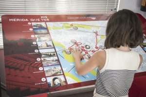Las oficinas de turismo de Mérida disponen de un plano táctil para personas con discapacidad visual