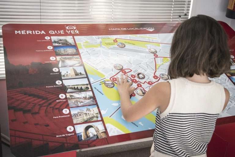 Las oficinas de turismo de Mérida disponen de un plano táctil para personas con discapacidad visual