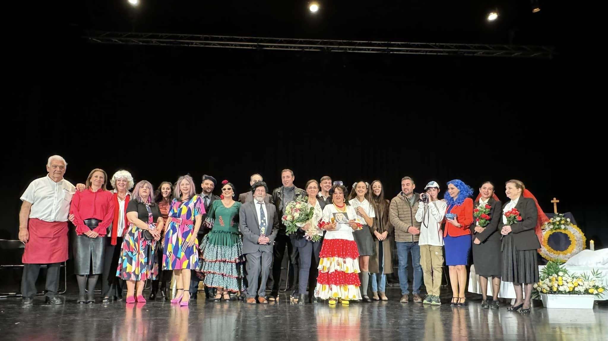 'Pésame, pésame mucho'. Una ovación rotunda para el gran estreno de Batilo Teatro
