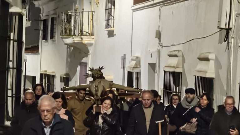 El Cristo del Rosario vuelve a procesionar en Ribera del Fresno tras más de 50 años