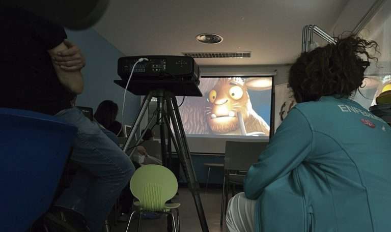 La Junta de Extremadura utilizará el cine para mejorar el bienestar emocional de las personas hospitalizadas