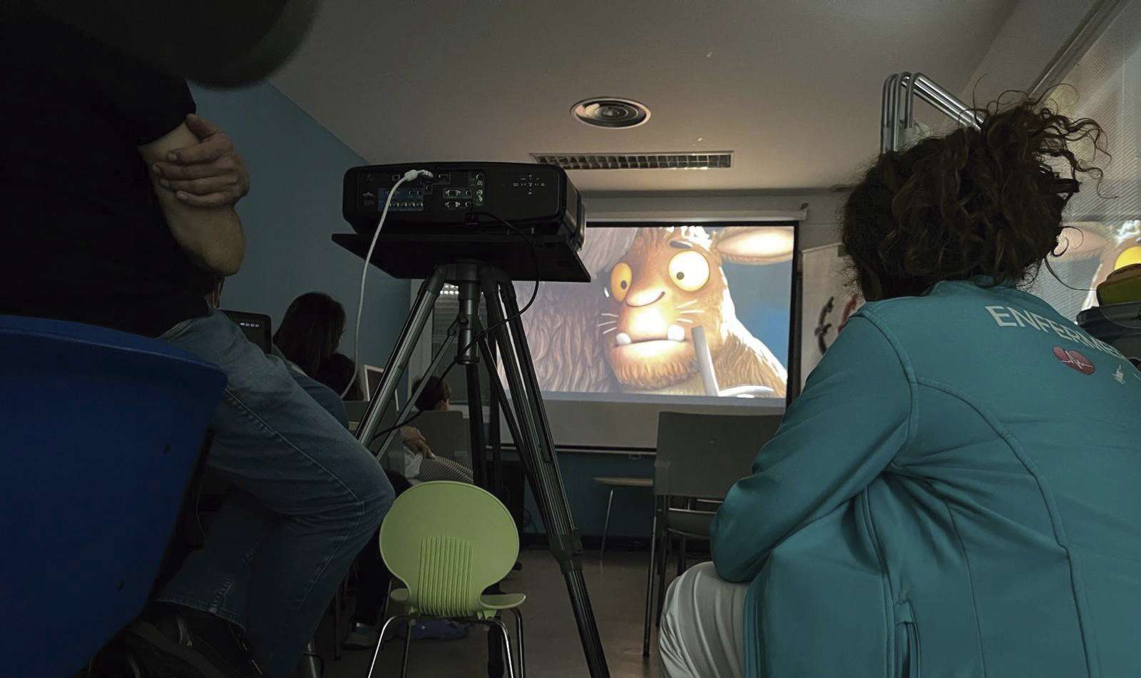 La Junta de Extremadura utilizará el cine para mejorar el bienestar emocional de las personas hospitalizadas