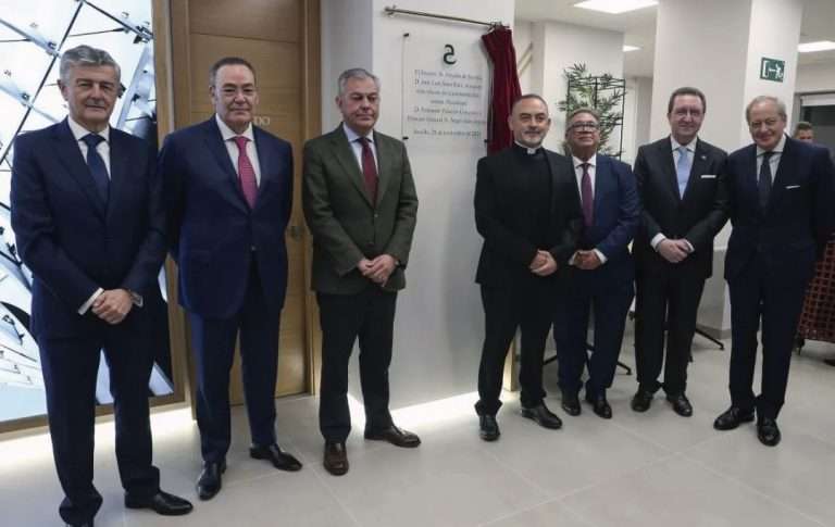 Cajalmendralejo inaugura una nueva oficina en la ciudad de Sevilla
