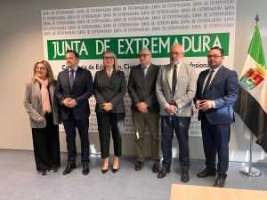 CaixaBank Dualiza y la Junta de Extremadura refuerzan la Formación Profesional