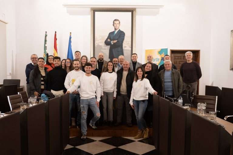 La Diputación de Cáceres y la Universidad de Extremadura llevan el deporte a las personas mayores de la Raya