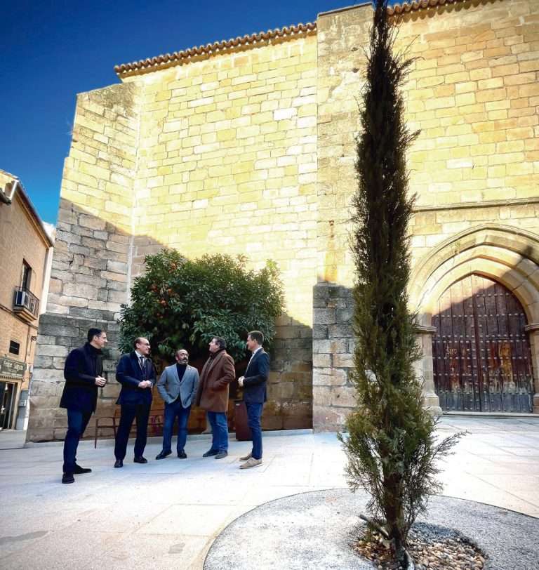 El Ayuntamiento de Cáceres mejora la accesibilidad de la Plaza de Doctor Durán