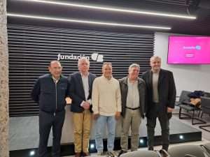 Fundación CB y la Asociación de Veteranos del CD Badajoz firman un convenio de colaboración