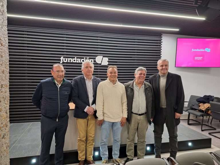 Fundación CB y la Asociación de Veteranos del CD Badajoz firman un convenio de colaboración
